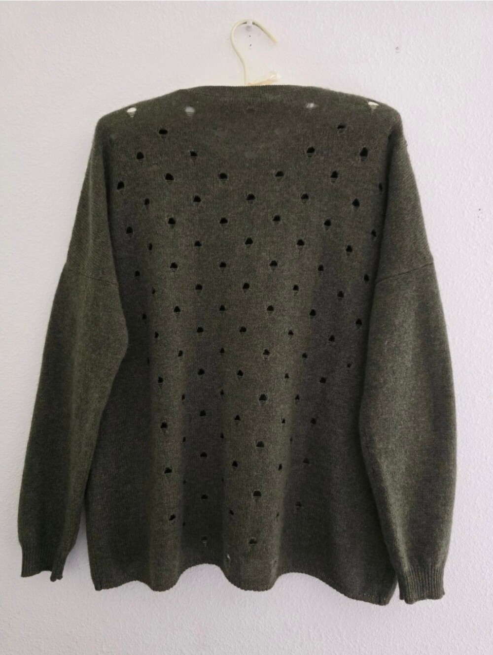 Kokun Women's 100% Cashmere Distressed Back Crew Neck Sweater In Army Green Sz S